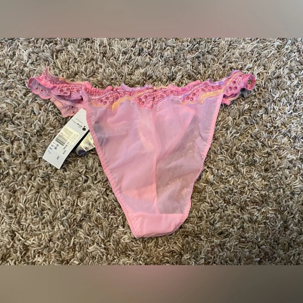 Beautiful VS X Argentovivo lace and mesh cheeky panty - Picture 3 of 3